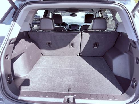 Used 2024 GMC Terrain SLT image 10