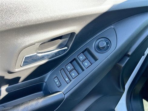 Used 2022 Chevrolet Trax LT w/ Sport Edition image 21