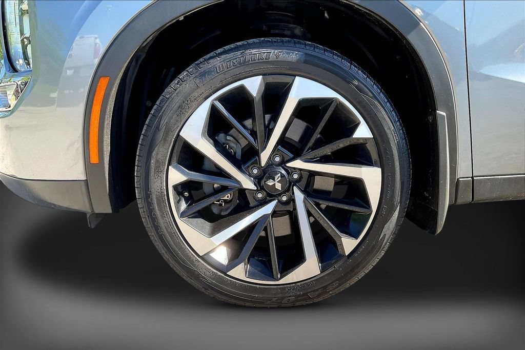 Used 2024 Mitsubishi Outlander SE AWD/4WD image 32