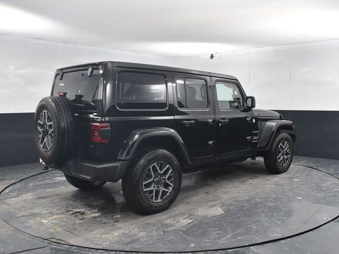 Used 2024 Jeep Wrangler Unlimited Sahara AWD/4WD image 8