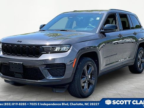Used 2023 Jeep Grand Cherokee Altitude AWD/4WD image 3
