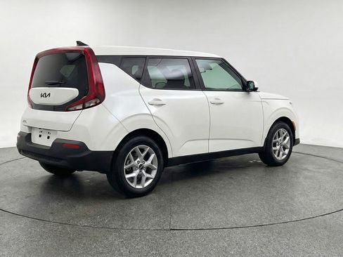 Used 2025 Kia Soul LX w/ LX Technology Package FWD image 9