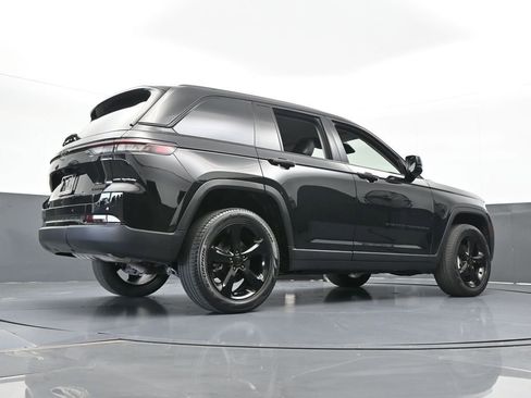 Used 2023 Jeep Grand Cherokee Limited w/ Black Appearance Package image 63