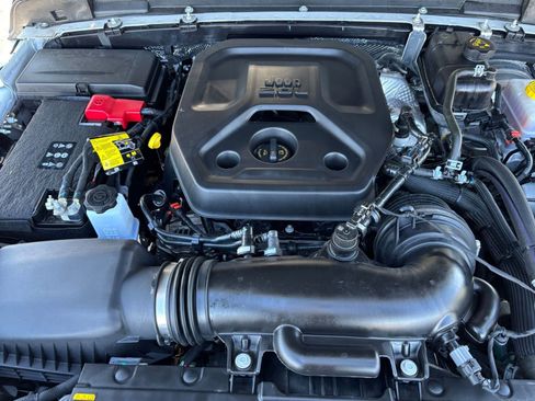 Used 2025 Jeep Wrangler Sport S image 31