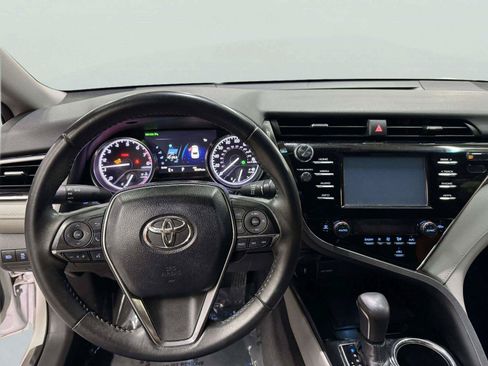 Used 2018 Toyota Camry XLE FWD image 16