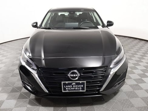 Used 2023 Nissan Altima 2.5 SV w/ SV Premium Package AWD/4WD image 10