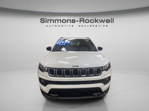 Used 2025 Jeep Compass Latitude AWD/4WD image 8