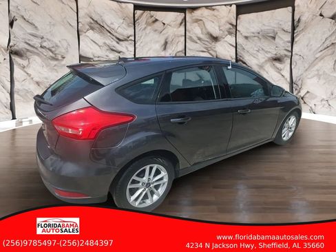 Used 2018 Ford Focus SE FWD image 4