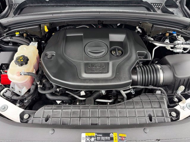 Used 2022 Jeep Grand Cherokee Summit AWD/4WD image 12
