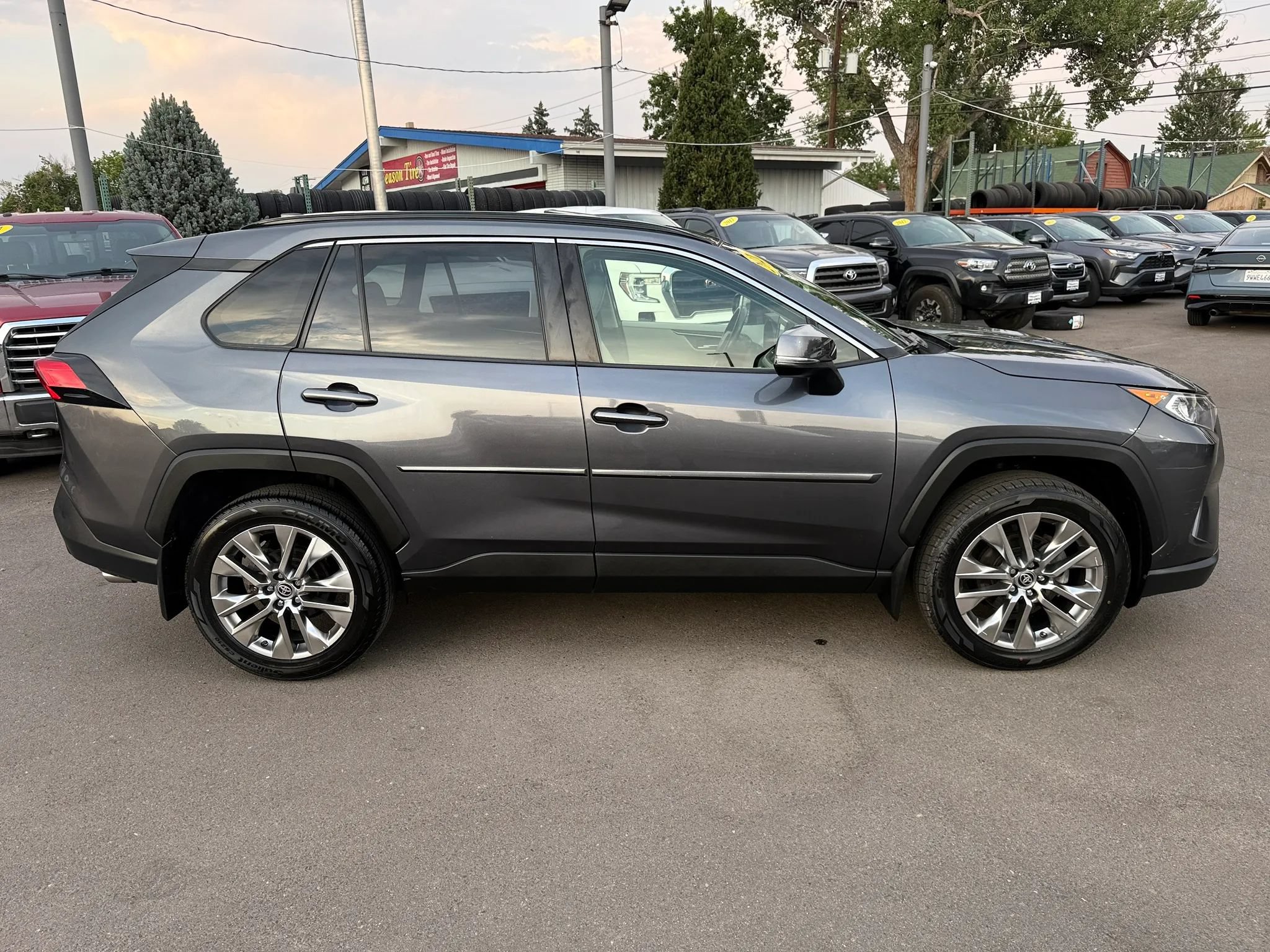 Used 2020 Toyota RAV4 XLE Premium AWD/4WD image 10
