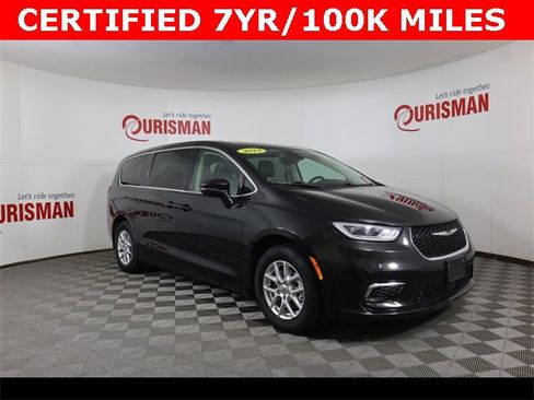 Used 2023 Chrysler Pacifica Touring-L image 10