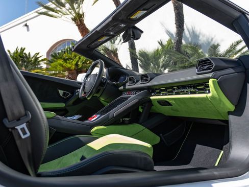 Used 2023 Lamborghini Huracan EVO image 20