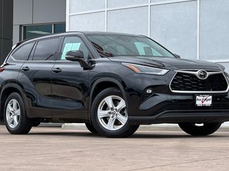 Certified 2022 Toyota Highlander LE video 2
