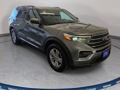 Certified 2023 Ford Explorer XLT image 3