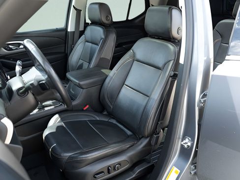 Used 2018 Chevrolet Traverse LT FWD image 15