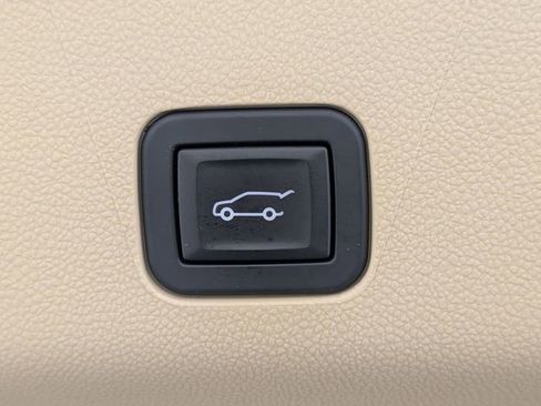 Used 2024 Cadillac Escalade Premium Luxury w/ Performance Package image 34