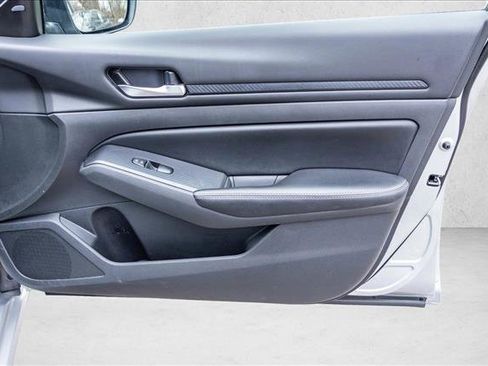 Used 2024 Nissan Altima 2.5 SV FWD image 29
