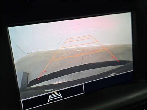 Used 2024 GMC Terrain SLE image 23