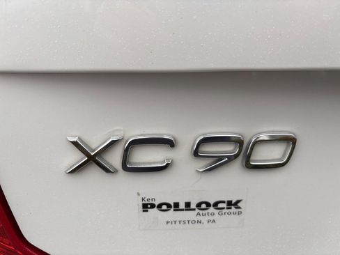 Certified 2023 Volvo XC90 B6 Ultimate w/ Protection Package Premier image 10