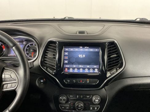 Used 2019 Jeep Cherokee Limited w/ Technology Group image 13