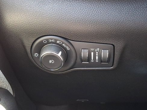 Certified 2023 Jeep Compass Latitude image 22