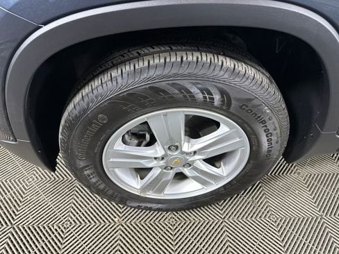 Used 2022 Chevrolet Trax LT w/ LT Convenience Package image 10