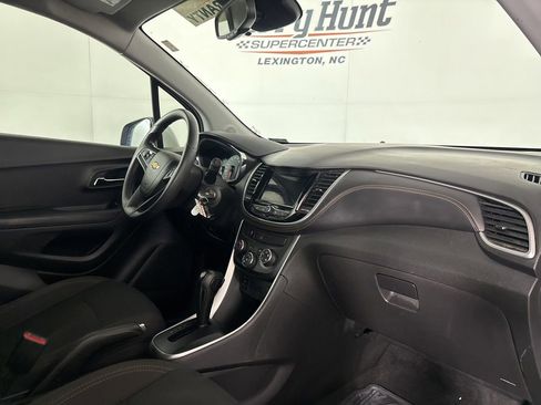 Used 2022 Chevrolet Trax LS w/ Tint and Cruise Package image 28