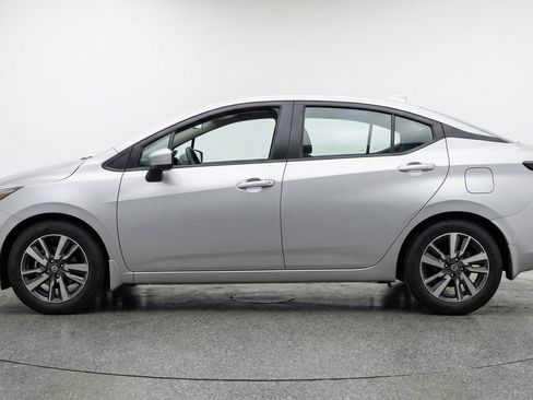 Used 2025 Nissan Versa SV image 5