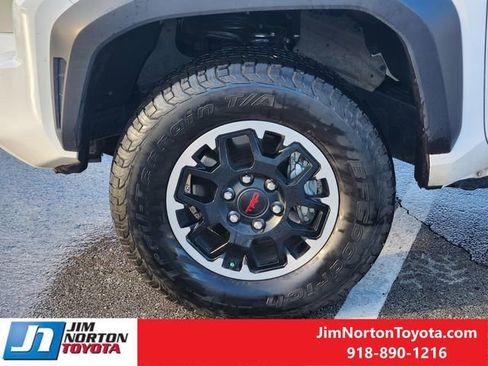 Used 2025 Toyota Tacoma TRD Off-Road image 13