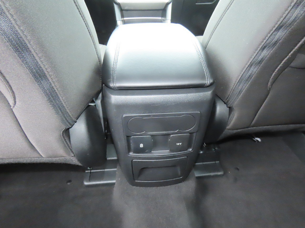 Certified 2024 Ford Explorer XLT RWD image 21