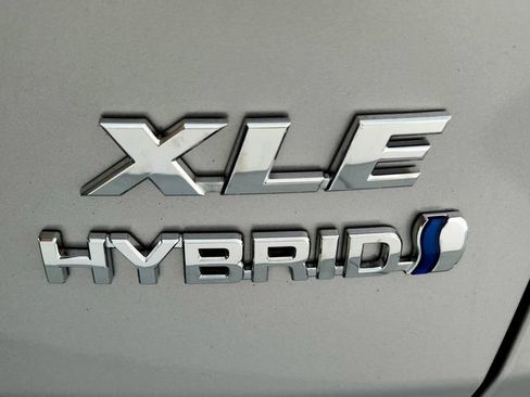 Used 2022 Toyota RAV4 XLE AWD/4WD image 14