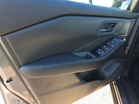 Used 2024 Nissan Rogue S AWD/4WD image 9