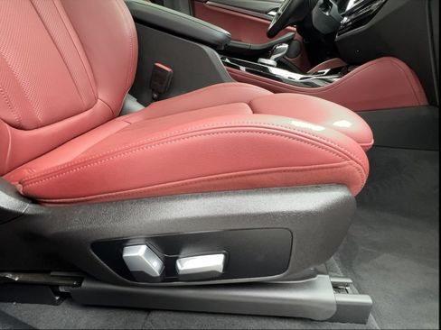 Used 2023 BMW X4 xDrive30i w/ M Sport Package AWD/4WD image 32