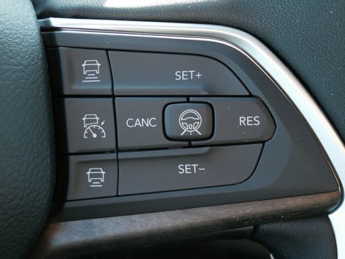 New 2026 Jeep Grand Cherokee Limited AWD/4WD image 16