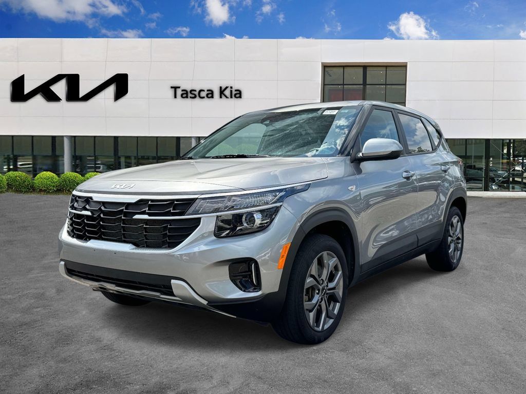 Used 2024 Kia Seltos LX AWD/4WD image 3