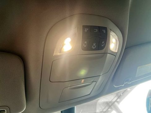 Used 2024 Chrysler Pacifica Touring-L FWD image 20