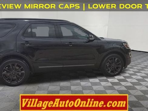 Used 2017 Ford Explorer XLT w/ XLT Technology Feature Bundle AWD/4WD image 9
