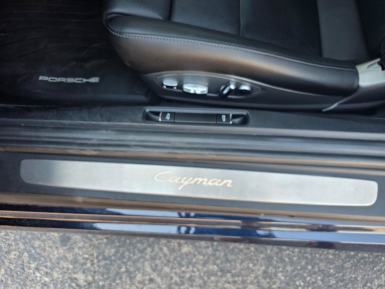 Used 2018 Porsche 718 Cayman RWD image 40