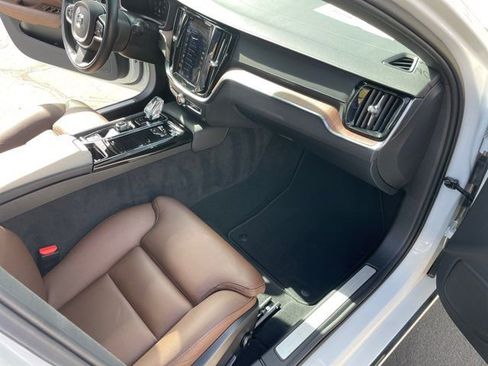 Used 2022 Volvo S60 T8 Inscription w/ Advanced Package image 22