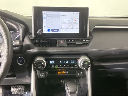 Used 2025 Toyota RAV4 XLE image 29