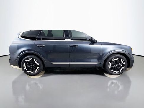 Used 2024 Kia Telluride EX w/ EX Captain's Chair Package image 4