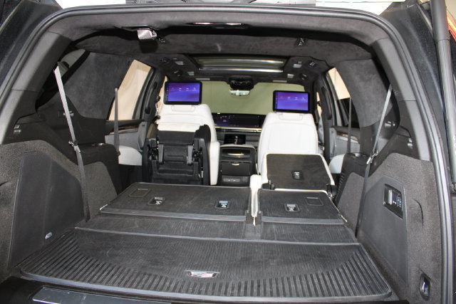 Used 2025 Cadillac Escalade Sport Platinum w/ LPO, ONYX Package AWD/4WD image 45