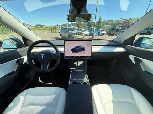 Used 2022 Tesla Model Y Long Range AWD/4WD image 9