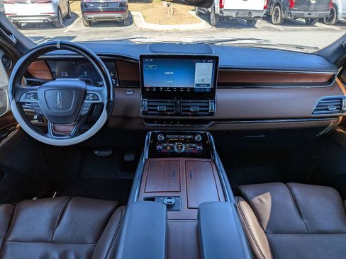Certified 2022 Lincoln Navigator L Reserve image 17