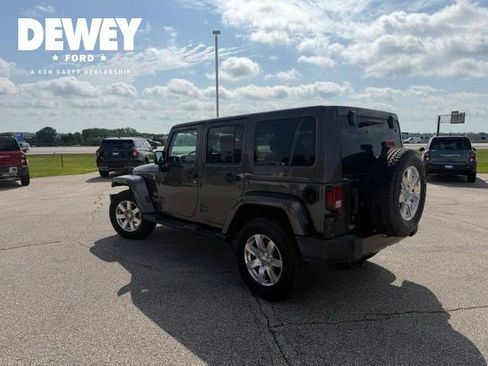 Used 2017 Jeep Wrangler Unlimited Sahara w/ Connectivity Group AWD/4WD image 10