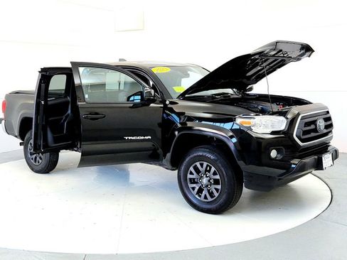 Used 2023 Toyota Tacoma SR5 AWD/4WD image 12