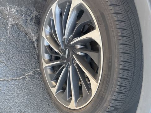 Used 2020 Lincoln Aviator Reserve w/ Equipment Group 201A image 3