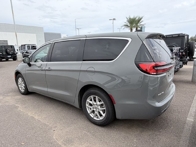 Used 2025 Chrysler Pacifica Select FWD image 6