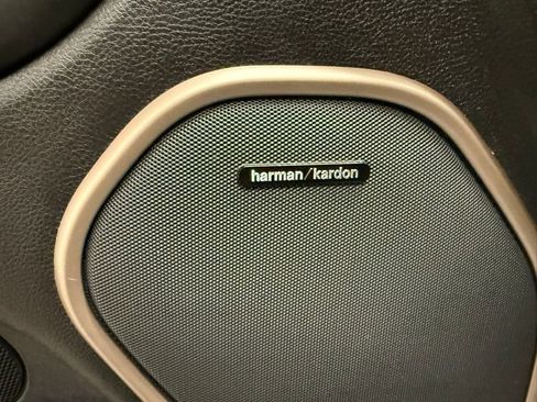 Used 2017 Jeep Grand Cherokee Overland image 21