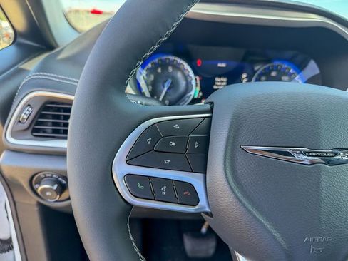 New 2026 Chrysler Pacifica Select FWD image 17